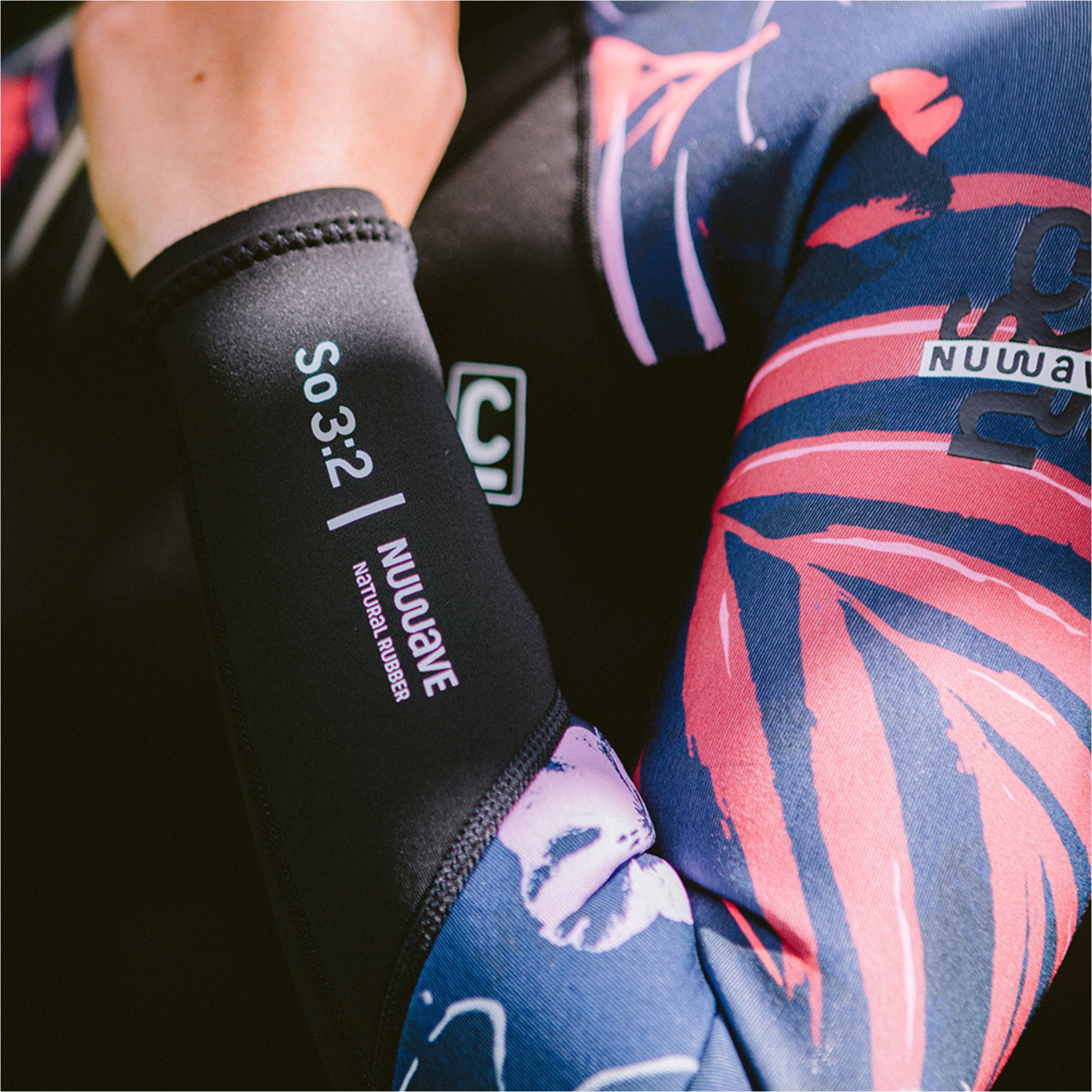 2026 C-Skins Womens NuWave Solace Lite 3/2mm Back Zip Wetsuit C-NSOL32STW - Black / Tropical